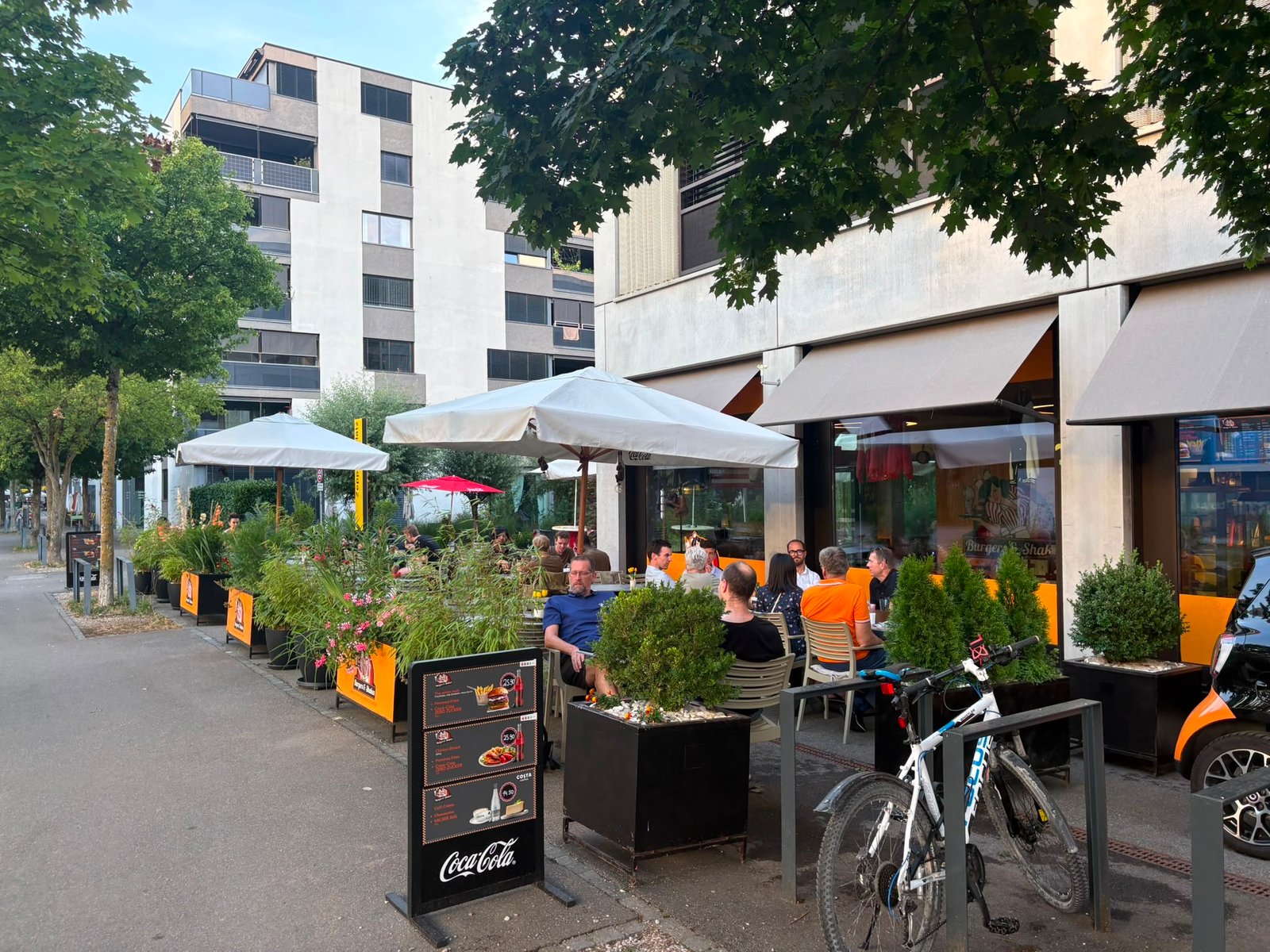 Restaurant und Terrasse in Glattpark
